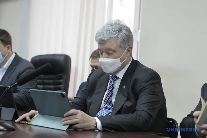 «Порошенко не підозрюваний»: адвокати попросили перерву в суді