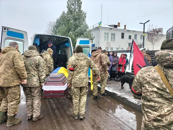 На Волині в останню дорогу провели захисника Юрія Чонку (фото)