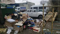 Працівник супермаркету влаштував у Луцьку справжнє звалище (фото)