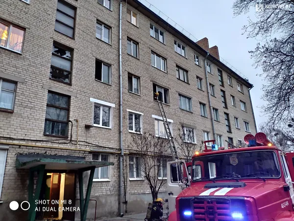 У Луцьку – пожежа в багатоповерхівці: є постраждалі (фото, відео)