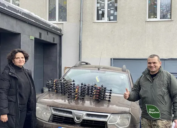 Лісівники зібрали гроші на 24 FPV-дрони для волинських тероборонівців (фото)
