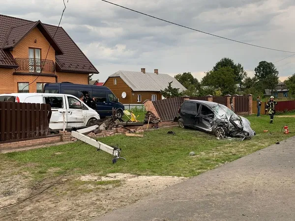 Водій в реанімації: повідомили деталі моторошної ДТП на Волині (фото)