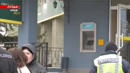 У Луцьку – пожежа в сховищі банку через стільчик (відео)