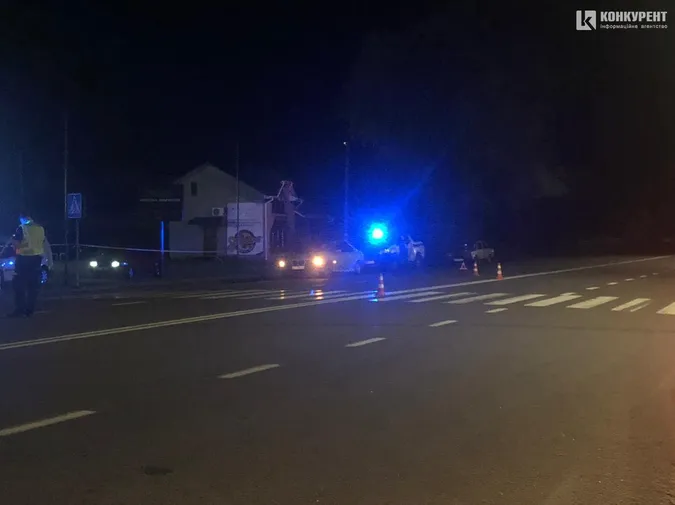 Нічна аварія в Дерно: під колесами авто загинув молодий хлопець (фото)