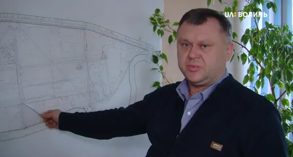 Зламаний ліхтар у луцькому парку міг вдарити струмом хулігана (фото, відео)