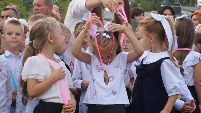 Як відзначили перший дзвоник у Луцькому ліцеї №9 (фото)