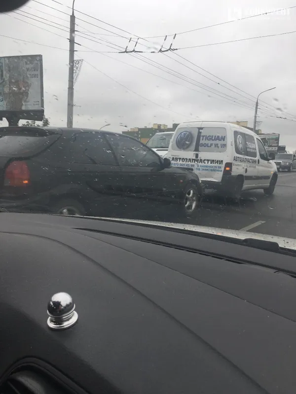 У Луцьку на шляхопроводі біля «Там Таму» – масштабна аварія (фото, відео)