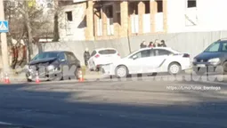 У Луцьку – аварія на перехресті: працює поліція (фото, оновлено)