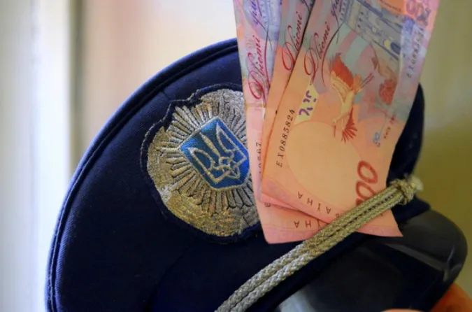 Два дні – два хабарі: волинських поліцейських знов намагалися підкупити (фото)
