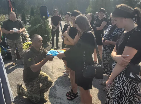 На Маневиччині прощались із захисником Володимиром Михайловим (фото)