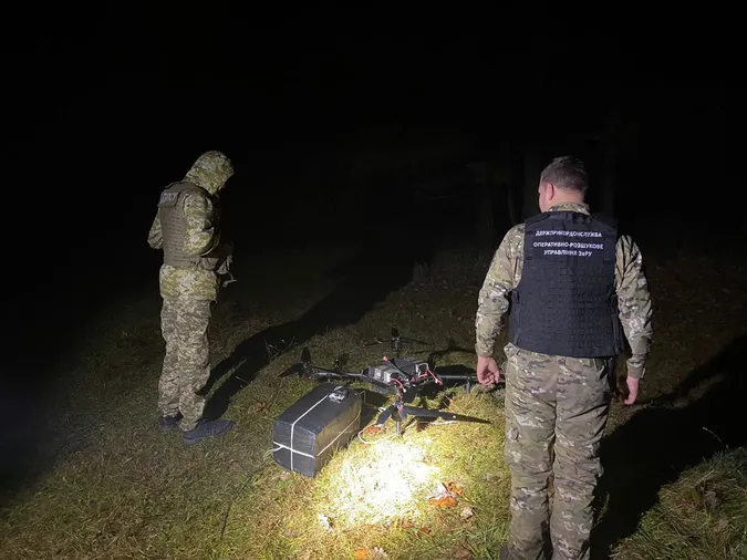 Почули шум: волинські прикордонники «засікли» дрон контрабандистів (фото, відео)