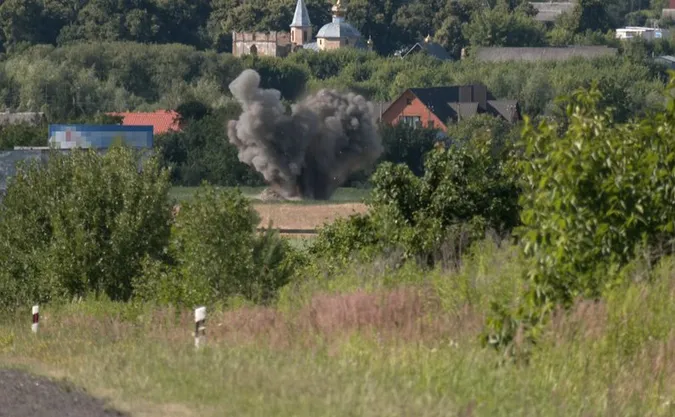 Під Луцьком досі знешкоджують касетні боєприпаси: що відомо (відео)