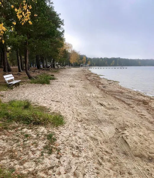 Безлюдне та таємниче: у мережі показали краєвиди озера Пісочне (фото)