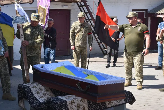 У Луцькому районі провели в останню путь Героя Павла Косячнікова (фото)