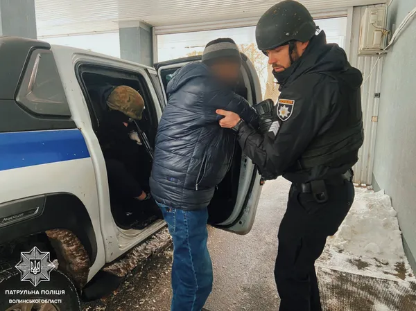 Евакуація поранених, цивільних і тварин: волинські патрульні повернулися з Херсона (фото)