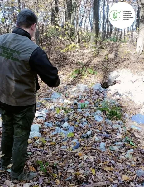 У Луцькому районі невідомі закидали сміттям історичну памʼятку (фото)