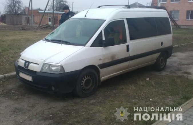 Поліцейські шукають водія автівки, яка збила дівчину в Копачівці
