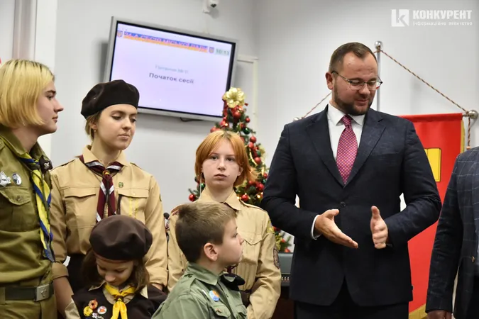 Пластуни принесли Вифлеємський вогонь у Луцьку міську раду (фото)