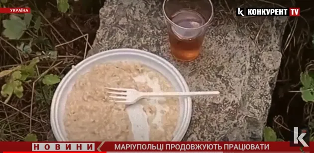 Працюють за тарілку каші: як рашисти експлуатують маріупольців (відео)