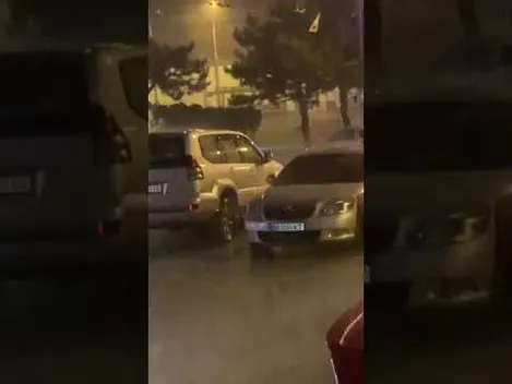 Затонулі автівки і мертвий чоловік у течії: показали наслідки негоди в українських містах