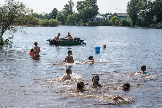 На водоймах у Луцьку облаштують місця для відпочинку