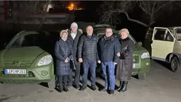 Волинські медики придбали дві автівки для бійців 14-ї ОМБр (фото)