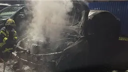 У Луцьку на Арцеулова вночі згорів припаркований легковик (фото)