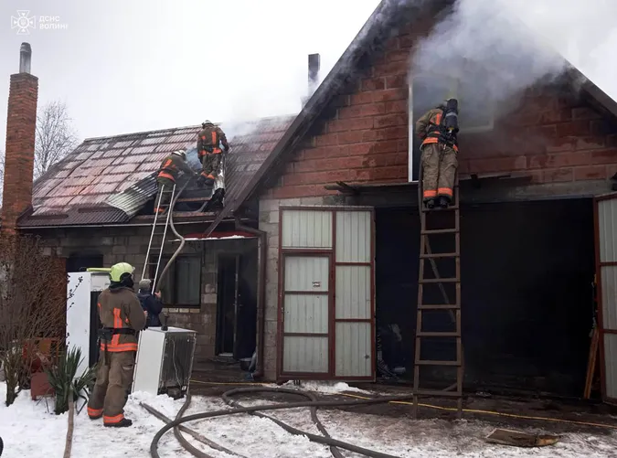На Ковельщині через димар спалахнула літня кухня