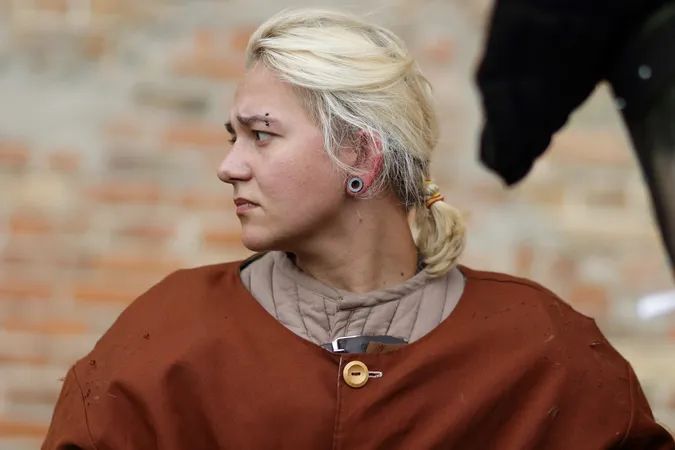Дзвін мечів та блискіт обладунків: у Луцькому замку змагалися лицарі (фото)