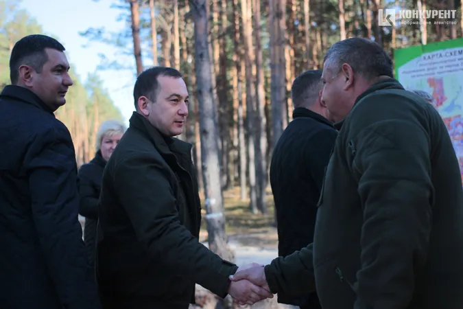 Показали, як на Волині будують лісові дороги (фото, відео)