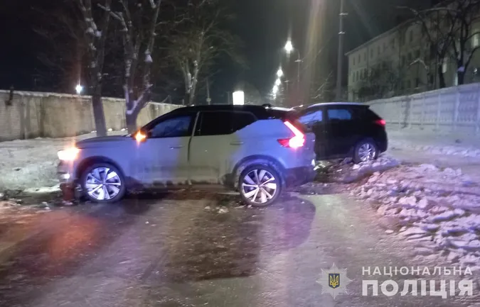П'яний на джипі розтрощив електрокар у Луцьку (фото)