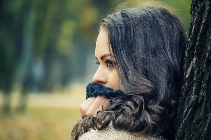 Як зрозуміти, що ви застрягли у спробах заслужити кохання: 4 явні ознаки