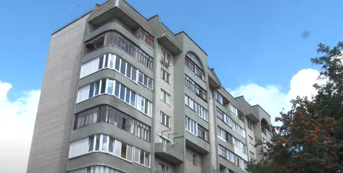 Сам відчинив вікно: повідомили деталі падіння однорічної дитини з дев'ятого поверху