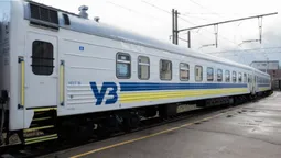 Укрзалізниця вирішила змінити колір вагонів (фото)