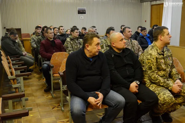 Житло, оборона та НАТО: у Луцьку з атовцями зустрівся Іван Апаршин (фото)*