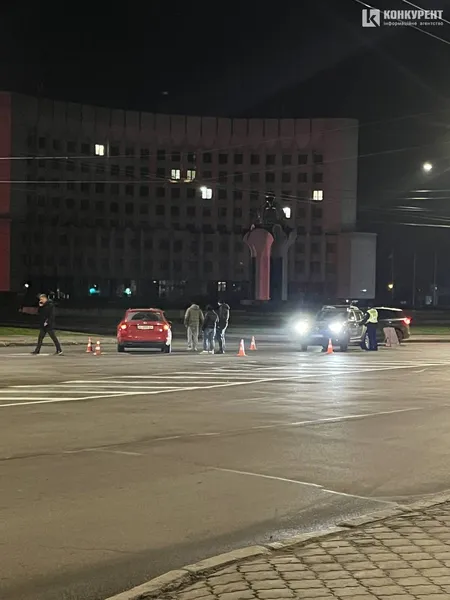 У Луцьку на Київському майдані влупилися дві автівки (фото)