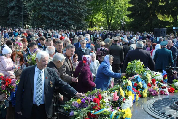 Ніколи знову: у Луцьку вшанували пам'ять жертв Другої світової війни (фото)