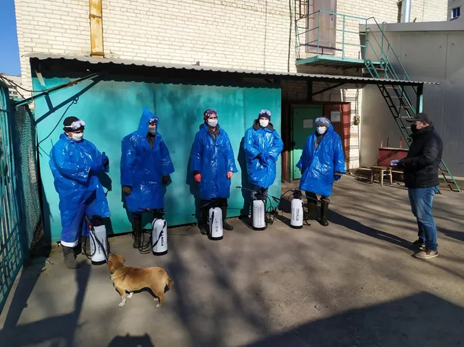 У Луцьку продовжують дезінфікувати будинки (фото)