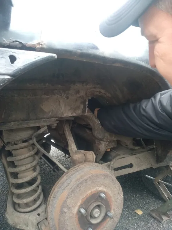 Везли цигарки – позбулися автомобілів: луцькі прикордонники затримали порушників