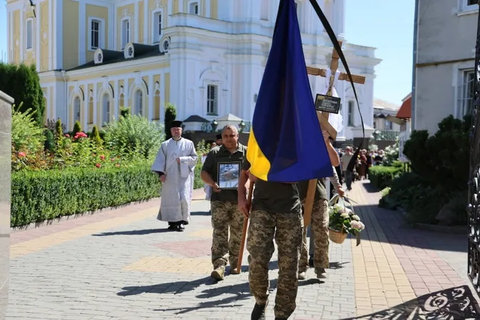 У Луцьку попрощались із Героєм Едуардом Павловським (фото)