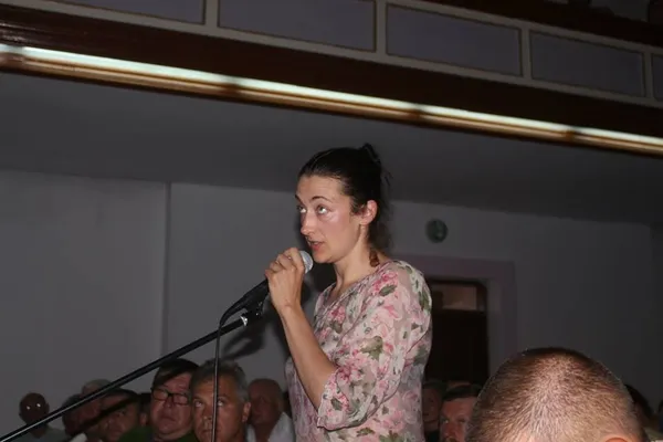присутні на громадських слуханнях не стримували емоцій і мали що сказати
