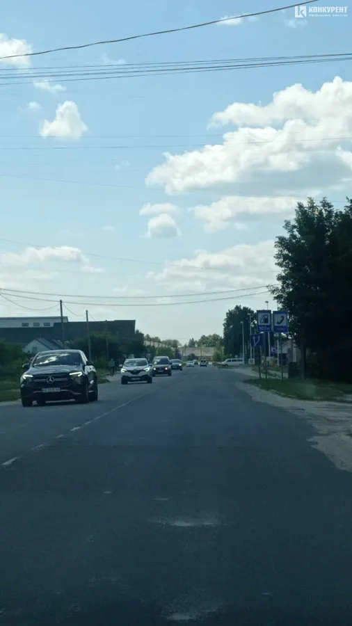 На вихідні – на Світязь: у Любомлі – довжелезна автотягучка (фото, відео)
