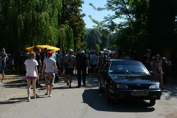 Вхід на територію фестивалю - тут вас чекає привітна охорона