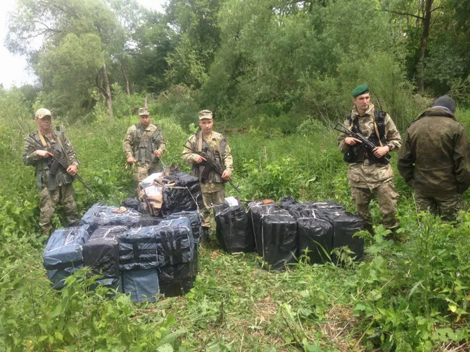 На Волині до контрабанди сигарет залучили неповнолітнього (відео)