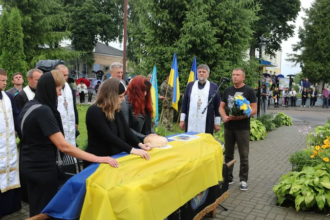 У Луцькому районі попрощалися із бійцем Віталієм Прокопенком (фото)