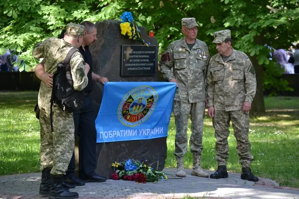 Мовчки та зі сльозами: у Луцьку вшанували пам'ять жертв Другої світової війни (фото)