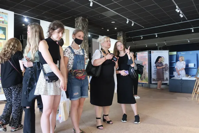 У Луцьку нагородили художників, які кілька днів малювали Старе місто (фото)