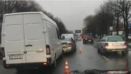 У Луцьку бус зіткнувся з двома легковиками (фото)