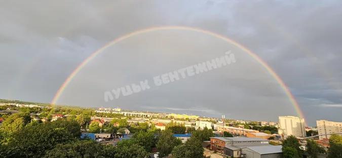 Сильний дощ та затяжні хмари: якою буде погода у Луцьку на День Конституції