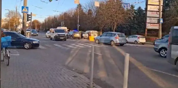 На Рівненській у Луцьку зіткнулися чотири авто